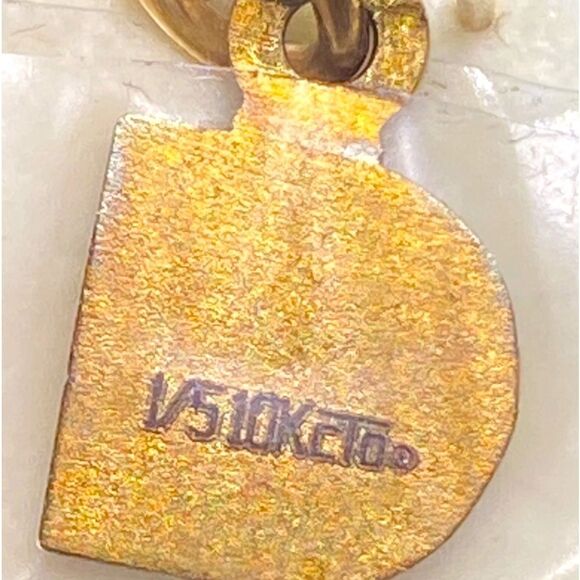 Set of 9 gold plated charms and one 1/5g 10k gold charm with a total wt of 24g - Picture 12 of 16